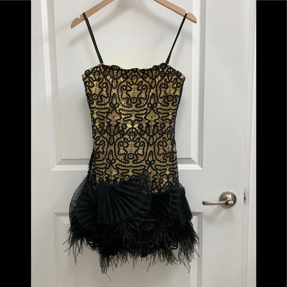 BCBG RUNWAY DRESS - Picture 3 of 6